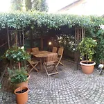 別荘 Elegant Traditional Steps From The Lake, With Garden And Panoramic Terrace