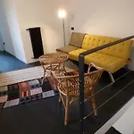 別荘 Elegant Traditional Steps From The Lake, With Garden And Panoramic Terrace
