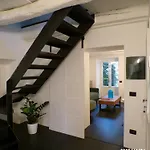 別荘 Elegant Traditional Steps From The Lake, With Garden And Panoramic Terrace