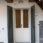 別荘 Elegant Traditional Steps From The Lake, With Garden And Panoramic Terrace