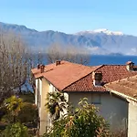 別荘 Elegant Traditional Steps From The Lake, With Garden And Panoramic Terrace