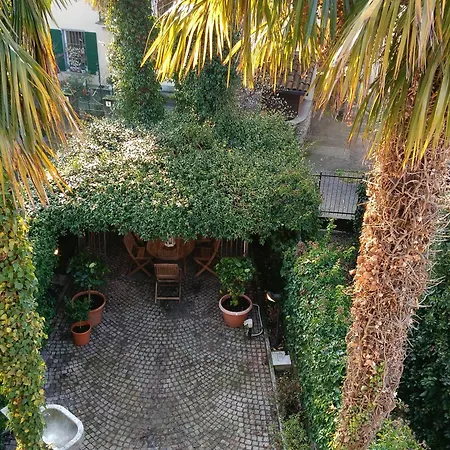 別荘 Elegant Traditional Steps From The Lake, With Garden And Panoramic Terrace